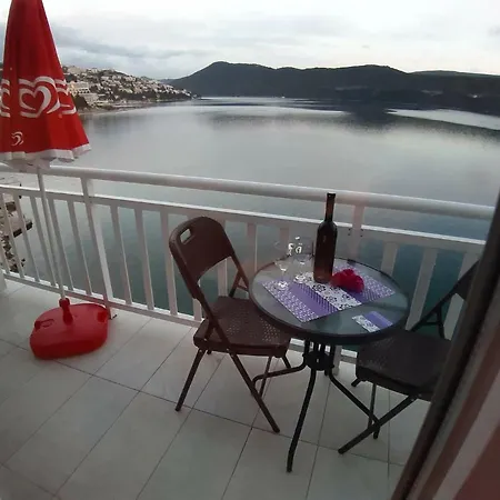 Leza Neum